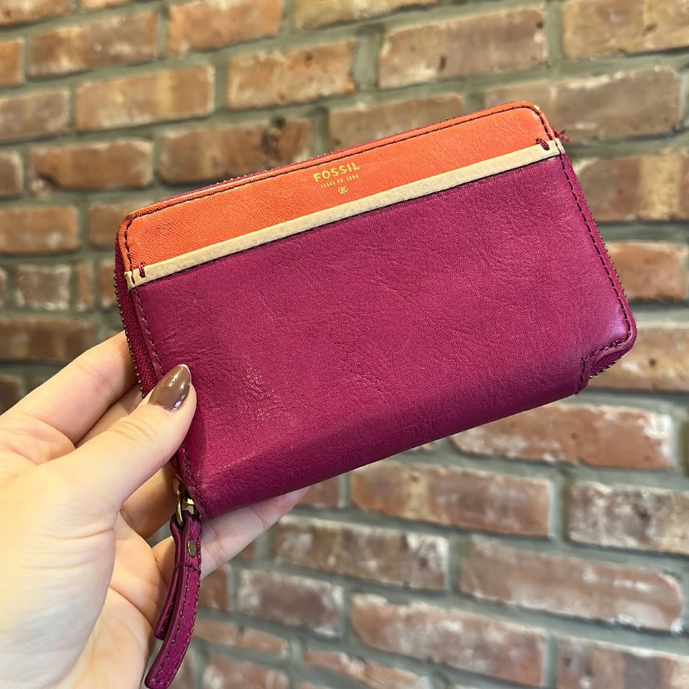 Authentic Fossil zip around wallet